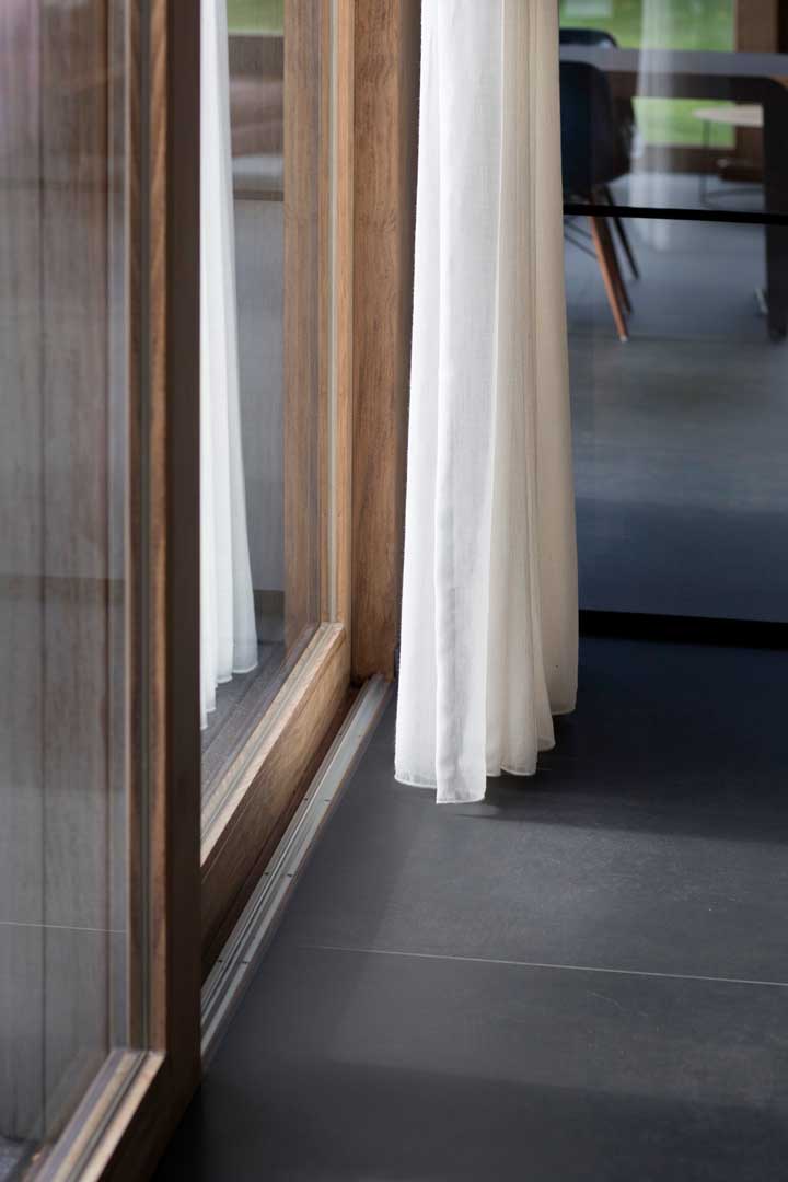 raam-detail-modern-woonunit-zelfstandig-burelen-thuiskantoor