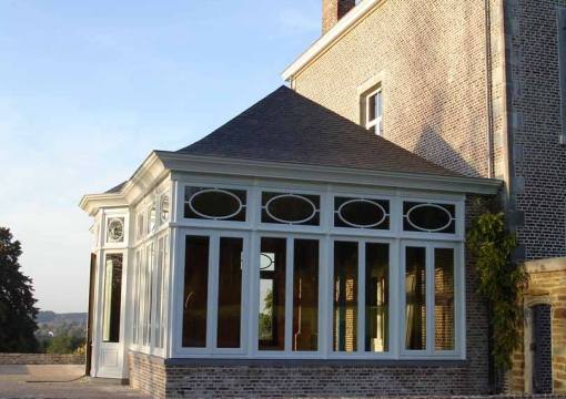 home-extension-orangerie-lloyd-hamilton-renovatie-bijgebouw-verbouwen-hout-gelakt-zijkant