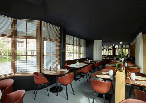 interieur-orangerie-lloyd-hamilton-aanbouw-uitbreiding-restaurant-houten-ramen