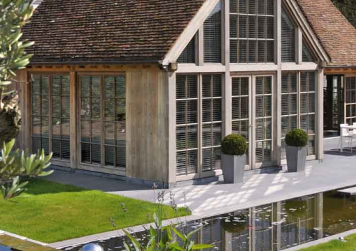 oak-poolhouse-lloyd-hamilton-leefruimte-outdoor-living-hout-woonunit-zijkant